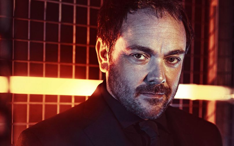 Actorul Sebastian Roche va fi inlocuit de Mark Sheppard la Comic Con Actorul Sebastian Roche Va Fi Inlocuit De Mark Sheppard La Comic Con