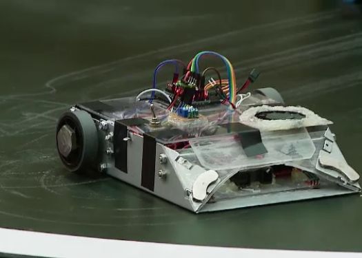 Superconcurs cu roboti sumo la Cluj-Napoca. Fiecare costa catea mii de euro Superconcurs Cu Roboti Sumo La Cluj Napoca Fiecare Costa Catea Mii De Euro