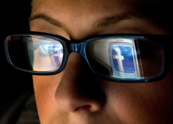 Autoritatile romane au cerut de la Facebook informatii despre 56 de romani Autoritatile Romane Au Cerut De La Facebook Informatii Despre 56 De Romani