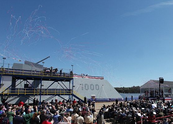 Marina Americana A Lansat La Apa Prima Nava De Razboi Invizibila Dintr O Noua Categorie De Distrugatoare