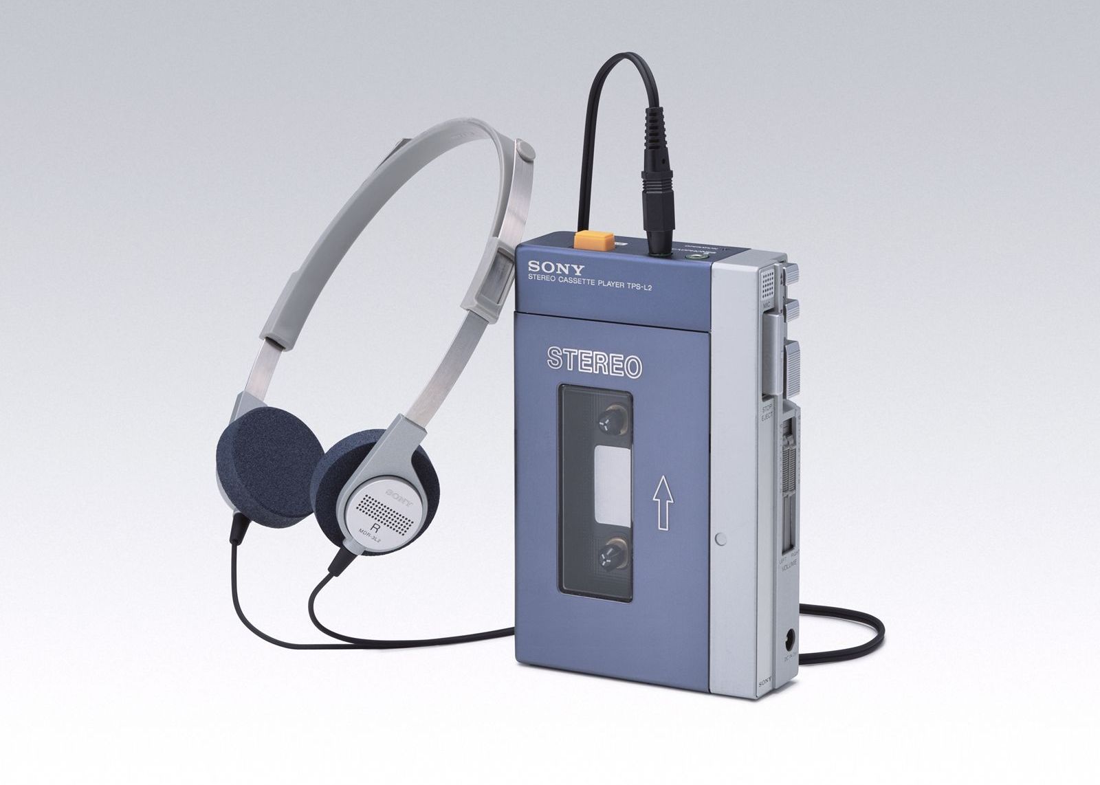 O reactie care face toti banii! Ce spun copiii zilelor noastre atunci cand sunt pusi sa foloseasca un Walkman VIDEO O Reactie Care Face Toti Banii Ce Spun Copiii Zilelor Noastre Atunci Cand Sunt Pusi Sa Foloseasca Un Walkman