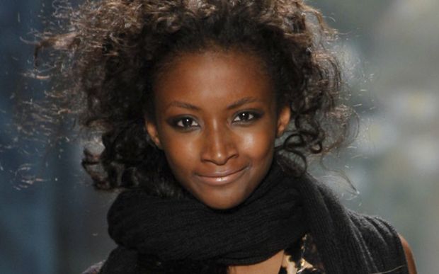 Un Fotomodel Victoria S Secret Lucreaza Ca Programator Cum Arata Tanara Care Prezinta Pentru Prada Si