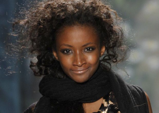 Un Fotomodel Victoria S Secret Lucreaza Ca Programator Cum Arata Tanara Care Prezinta Pentru Prada Si