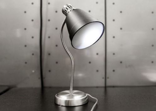 Lampa Spion Care Asculta Conversatiile Ba Chiar Le Trasmite In Sistem Livetext