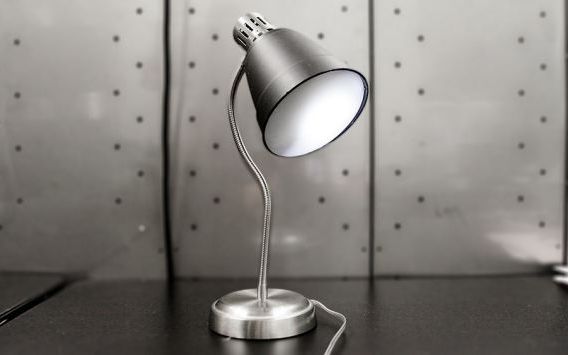 Lampa Spion Care Asculta Conversatiile Ba Chiar Le Trasmite In Sistem Livetext