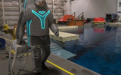 NASA a facut public costumul de astronaut pentru misiunile pe Marte