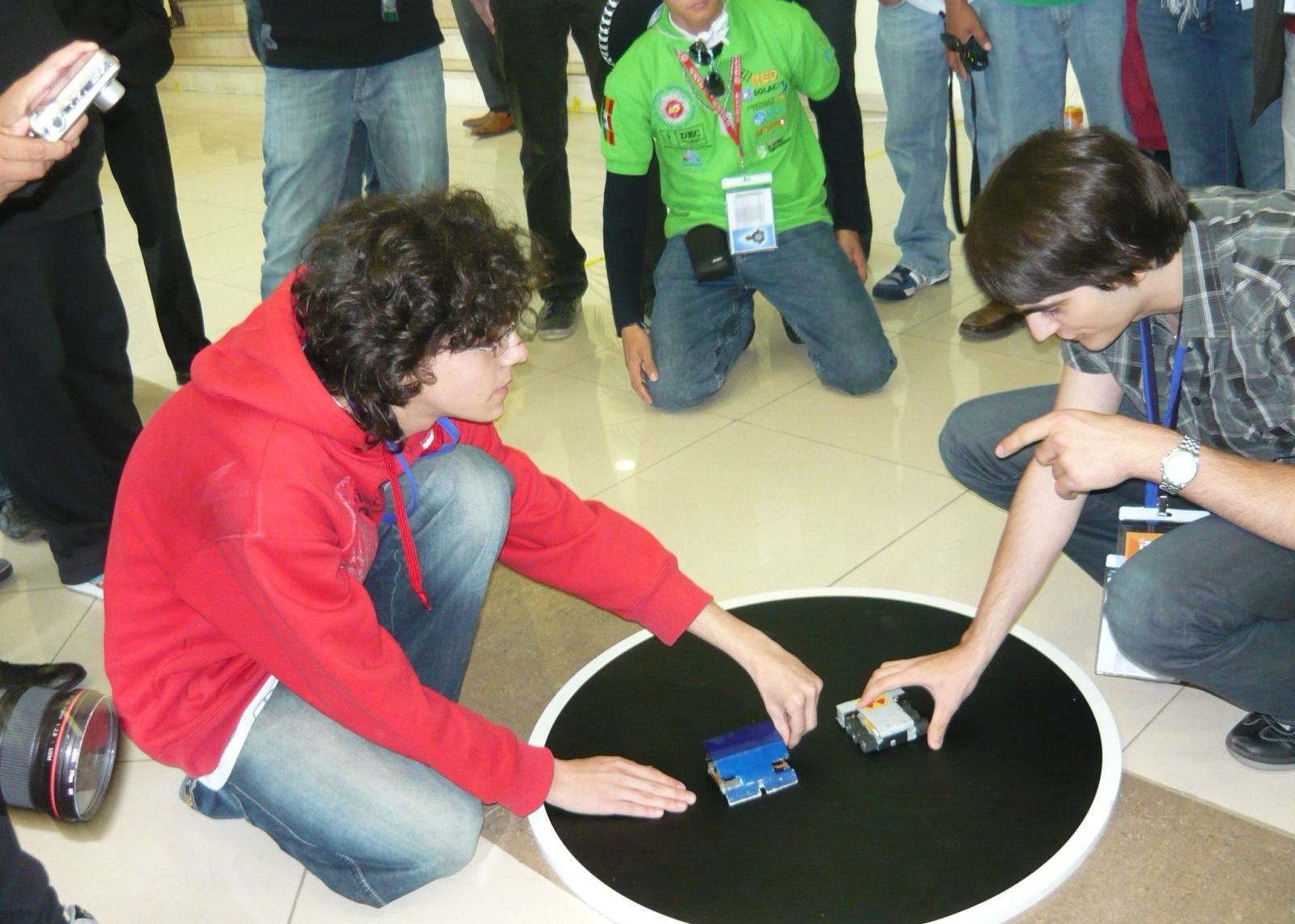 InfoMatrix 2014, finala mondiala. Sute de roboti se dueleaza la Bucuresti Infomatrix 2014