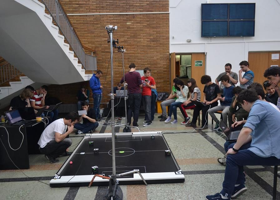 Cel Mai Cool Concurs De Fotbal Cu Roboti Din Romania Are Loc Pe 23 Mai La Politehnica