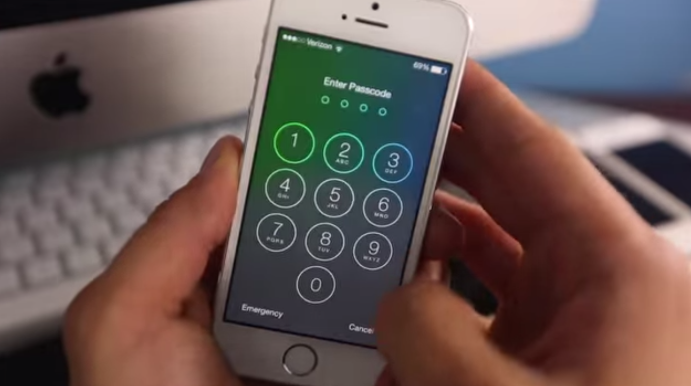 Eroarea descoperita recent pe iOS 7. Cum poti evita ecranul de blocare in numai 5 secunde, fara parola. VIDEO