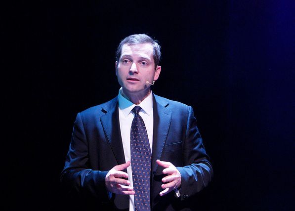 Interviu Exclusiv Cu Horace Dediu Expert Apple Care Sunt Surprizele La Care Ar Trebui Sa Ne Asteptam De