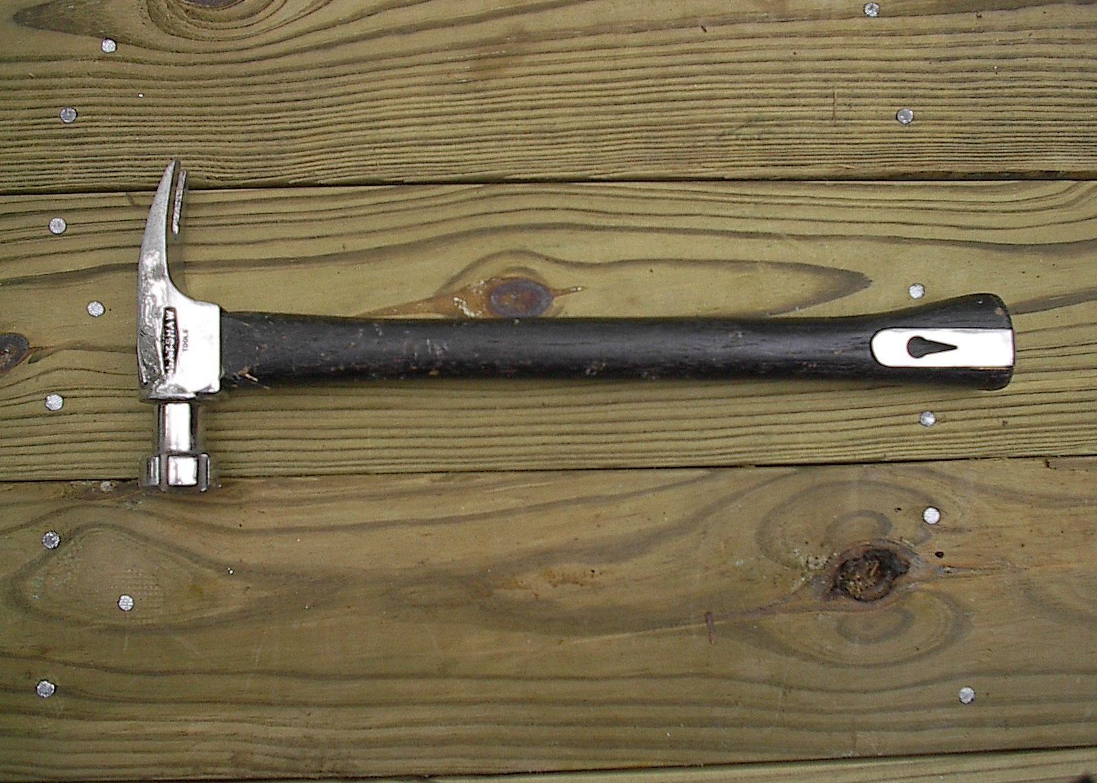 Ilikeit Camerele Digitale Cu Care Poti Sa Bati Cuie Ce Se Intampla Atunci Cand Sunt Bagate La 10 Metri