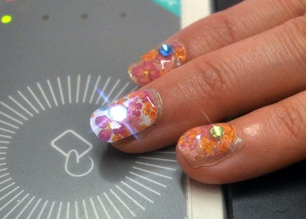 Cum Arata Primele Unghii Inteligente Din Lume Ce Se Intampla Cand Iti Suna Telefonul