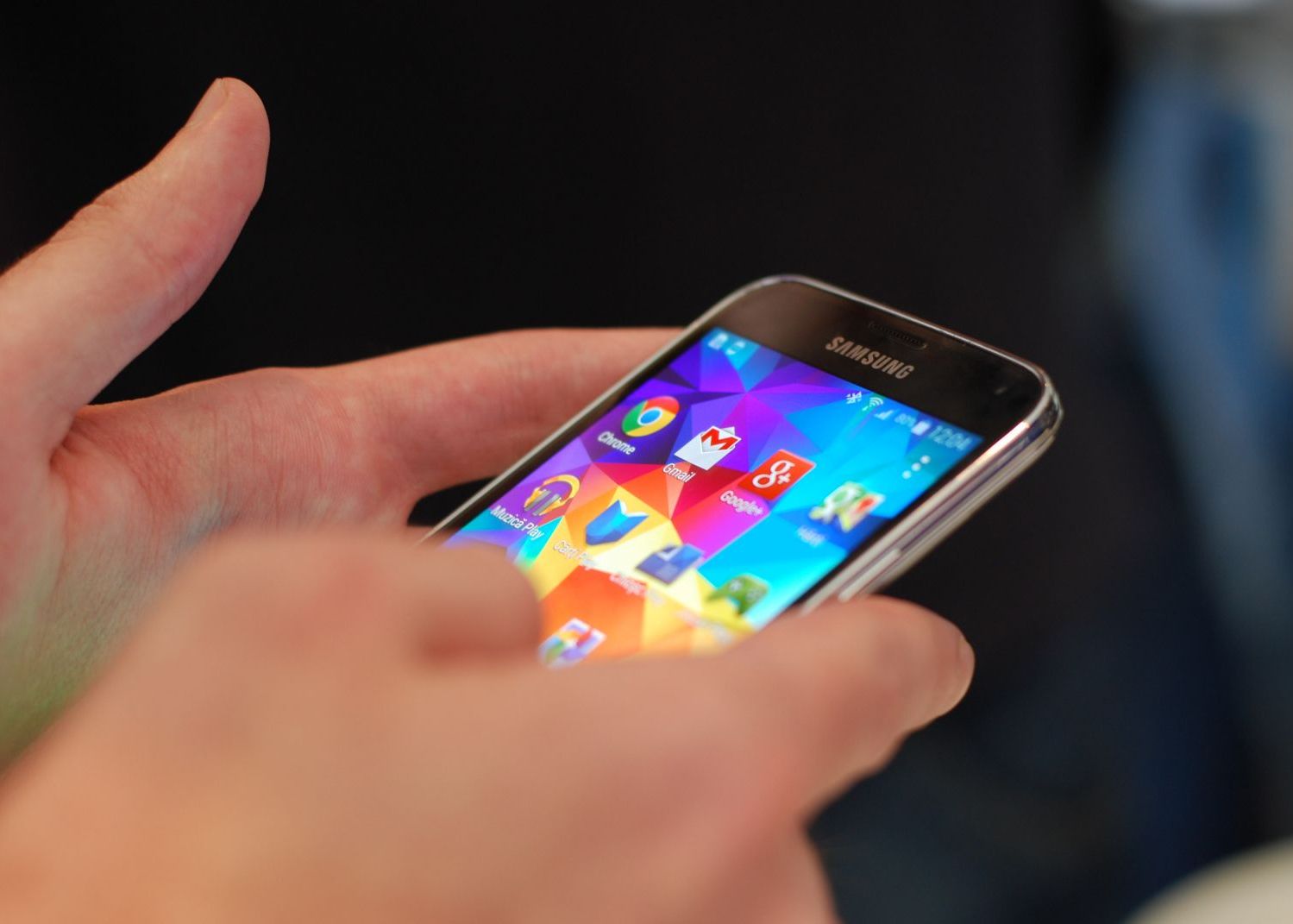 Viral Samsung Rade De Fanii Iphone In Noua Sa Reclama Video