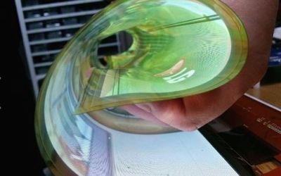 LG a facut un ecran OLED transparent si unul de 18 pe care il rulezi ca pe o coala de hartie. FOTO