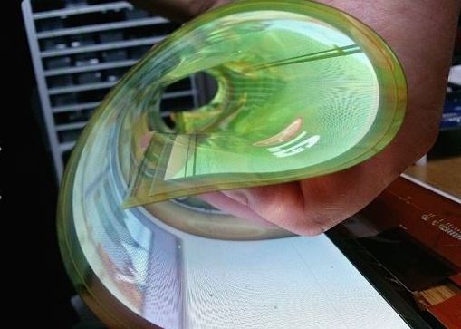 LG a facut un ecran OLED transparent si unul de 18 pe care il rulezi ca pe o coala de hartie. FOTO Lg A Facut Un Ecran Oled De 18 Pe Care Il Rulezi Ca Pe O Coala De Hartie Foto