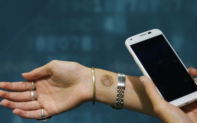 Acum iti poti debloca telefonul cu ajutorul unui tatuaj temporar Acum Iti Poti Debloca Telefonul Cu Ajutorul Unui Tatuaj Temporar