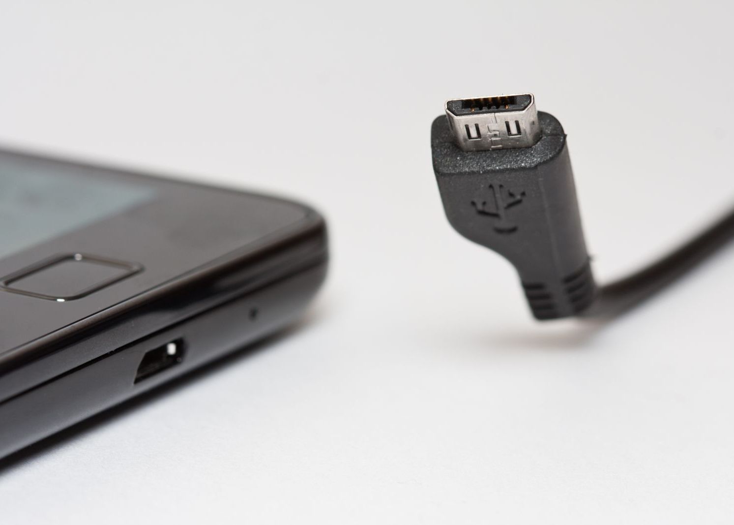 ALERTA pentru toti utilizatorii! Bresa uriasa de securitate anuntata acum! Orice dispozitiv cu mufa USB poate fi afectat Alerta Pentru Toti Utilizatorii Bresa Uriasa De Securitate Descoperita Astazi Nu Poate Fi Reparata