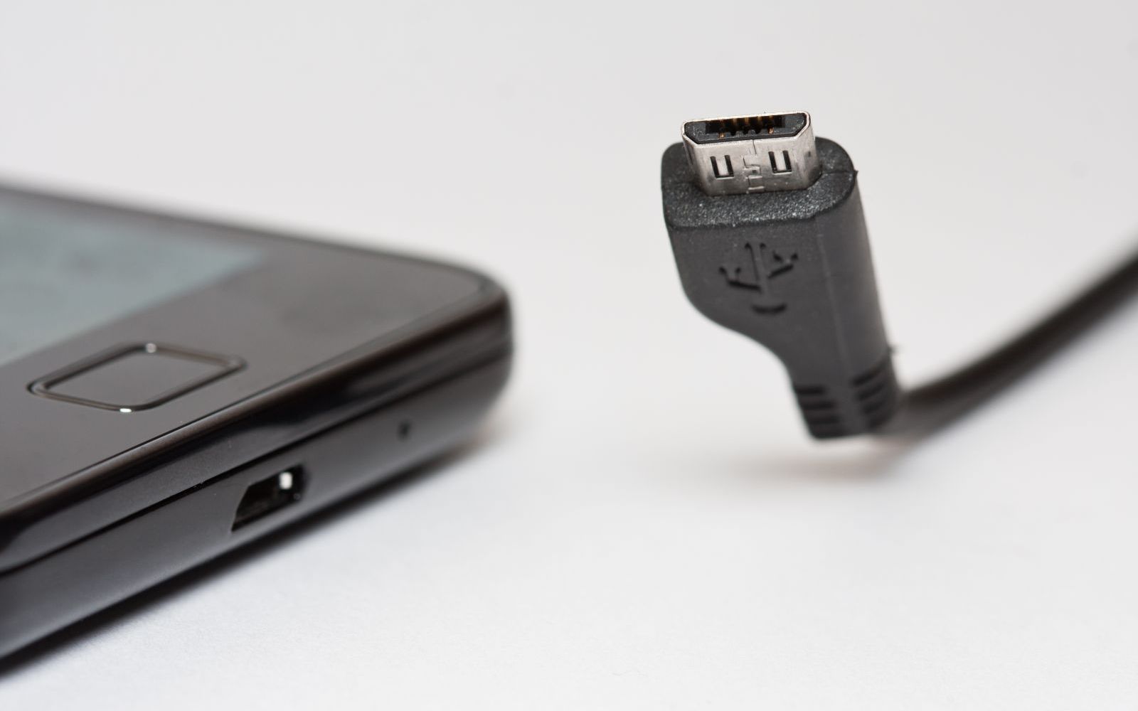 ALERTA pentru toti utilizatorii! Bresa uriasa de securitate anuntata acum! Orice dispozitiv cu mufa USB poate fi afectat Alerta Pentru Toti Utilizatorii Bresa Uriasa De Securitate Descoperita Astazi Nu Poate Fi Reparata