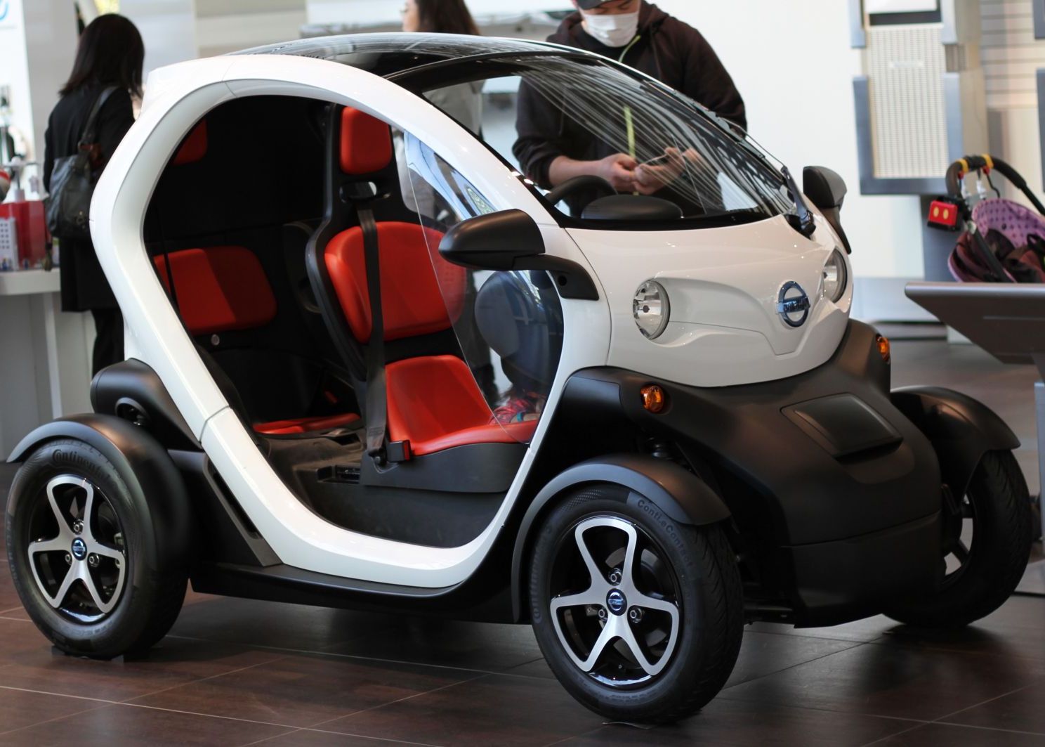 Ilikeit George Buhnici A Testat Masina Cu Care Poti Sa Iti Faci Cumparaturile La Mall