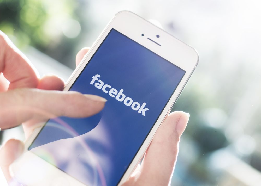 Reteaua De Socializare Facebook Acuzata De Incalcarea Confidentialitatii De 17 000 De Utilizatori