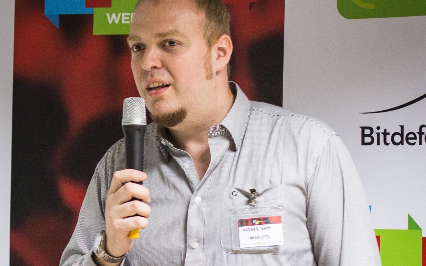 Axo Suits Doi It Isti Romani Schimba Medicina Dupa O Idee Inspirata Din Iron Man