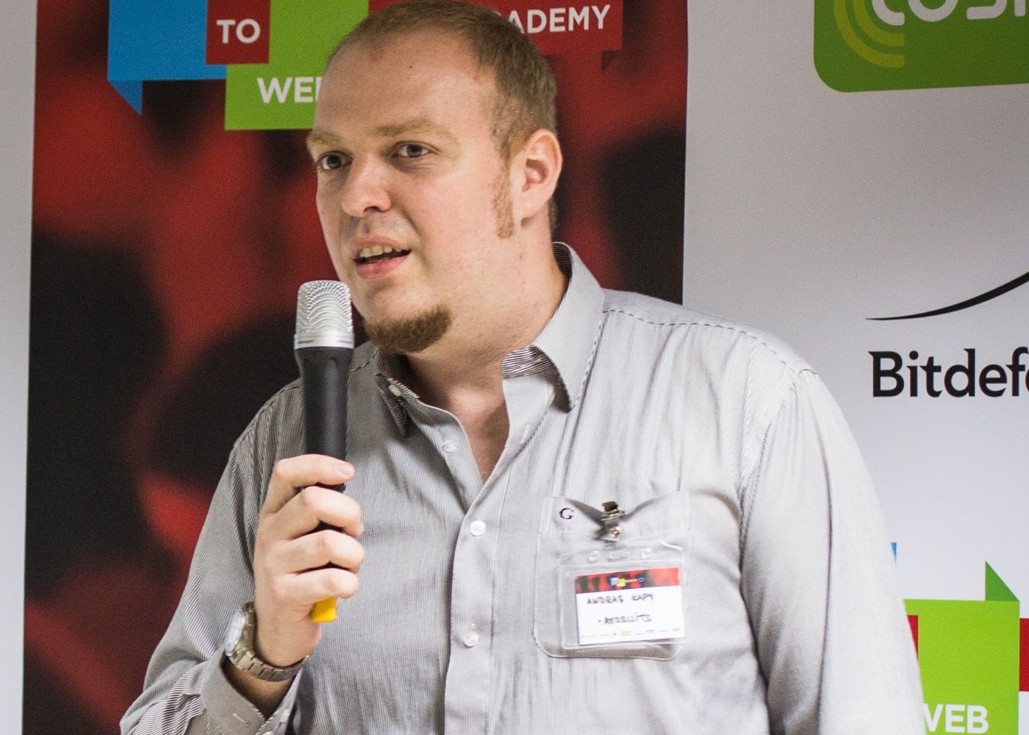 Axosuits. Doi IT-isti romani schimba medicina dupa o idee inspirata din Iron Man Axo Suits Doi It Isti Romani Schimba Medicina Dupa O Idee Inspirata Din Iron Man