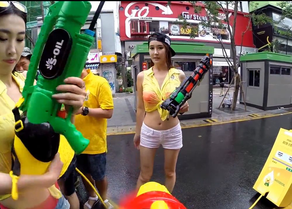 Ce Fac Asiaticii Cu O Camera Video Rezistenta La Apa Video Ul Care Iti Face Pofta De Distractie 100 De