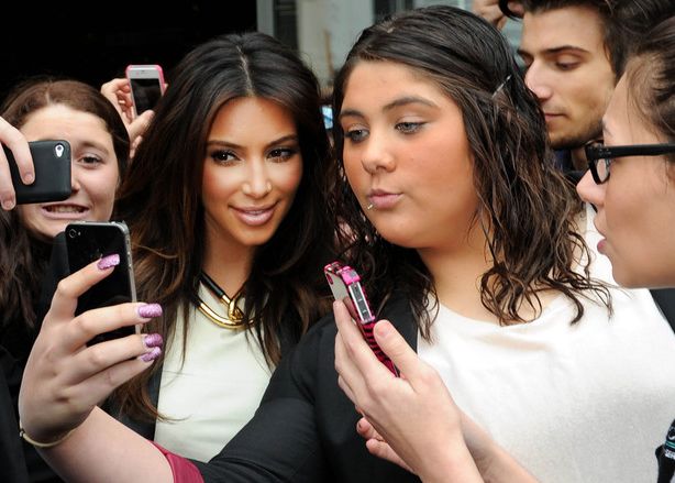 Ce inseamna dependenta de selfie-uri. Cercetatorii au facut o descoperire surprinzatoare Ce Inseamna Cu Adevarat Selfie Urile Cercetatorii Au Facut O Descoperire Surprinzatoare