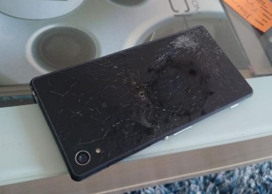 Sony Xperia Z2 Rezista Incredibil De Mult Timp Sub Apa Experimentul Care Iti Va Intrece Asteptarile