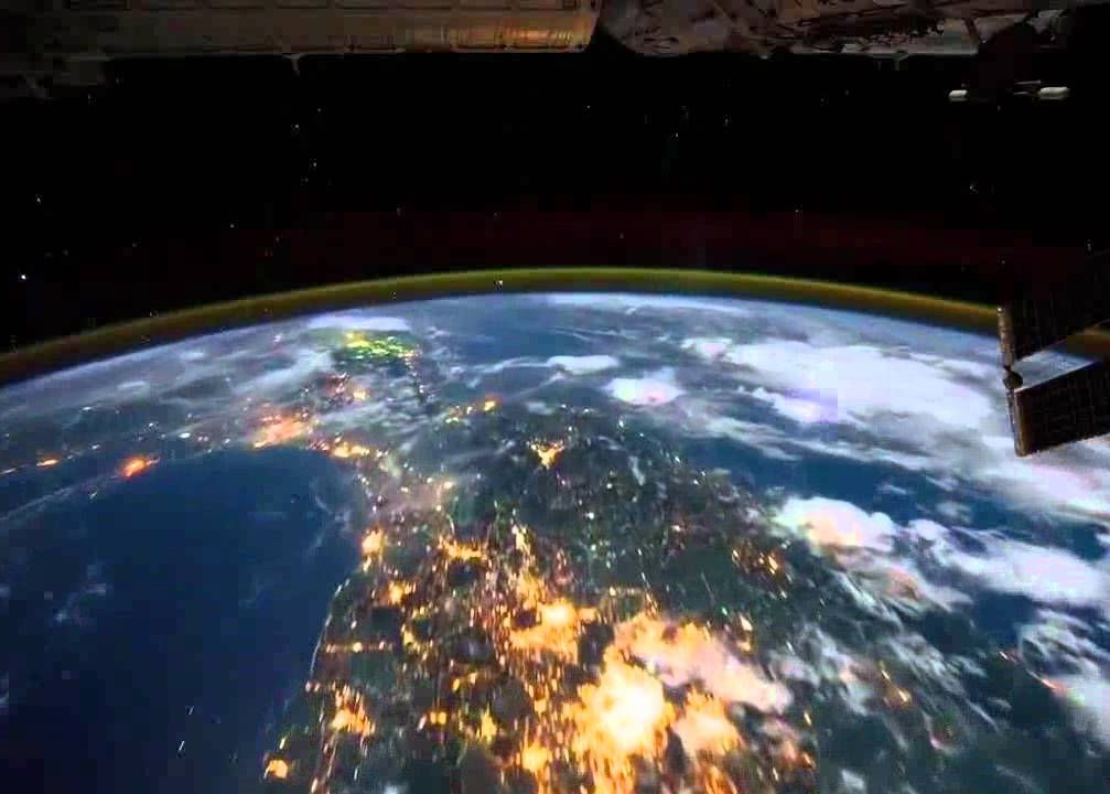 Cum Arata Pamantul Atunci Cand Este Fulgerat De Zeci De Ori In Acelasi Timp