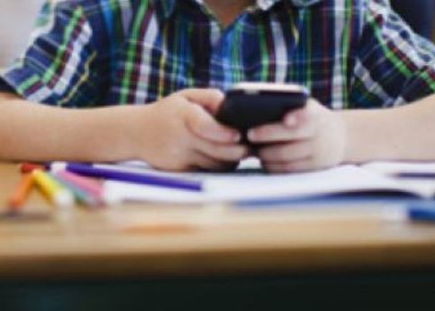 De Ce Ar Putea Fi Interzise Toate Telefoanele Mobile In Scolile Din Romania