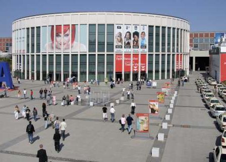 Cele Mai Utile Si Ciudate Gadgeturi De La Ifa Berlin 2014 Cana Inteligenta Lentila Pentru Samsung S5 Si