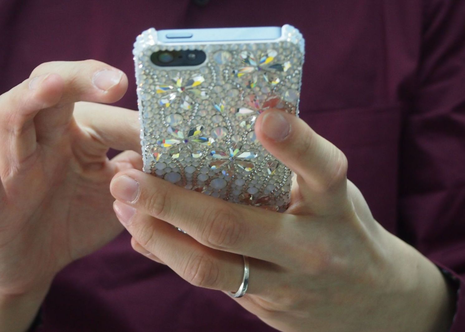 Ifa Berlin 2014 Folia Care Iti Protejeaza Telefonul De Bormasina Si Carcasa Care Isi Schimba Culoarea