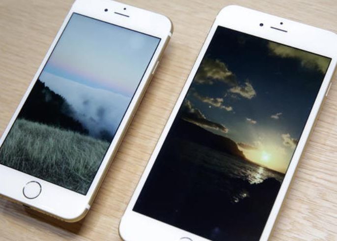 Poanta momentului dupa lansarea noului iPhone 6. De ce fanii lui Manchester United erau disperati sa apara acest telefon Poanta Momentului Dupa Lansarea Noului Iphone 6 De Ce Fanii Lui Manchester United Erau Disperati Sa Apara