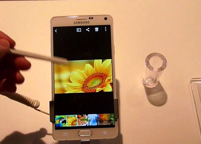 Samsung A Dat Lovitura Acesta Este Telefonul Cu Cel Mai Bun Ecran