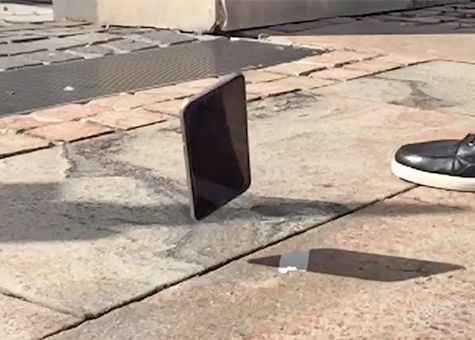 Cat De Rezistente Sunt Iphone 6 Si Iphone 6 Plus Ce Se Intampla Cand Telefoanele Cad Pe Beton
