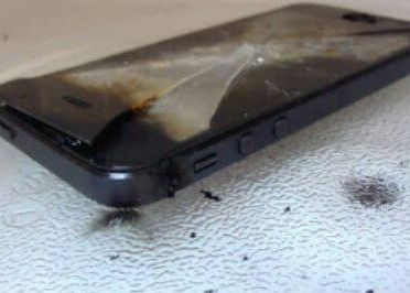 A citit pe internet ca poate sa faca ceva uimitor cu iPhone-ul sau si asta s-a intamplat. Ce a patit acest utilizator A Citit Pe Internet Ca Poate Sa Faca Ceva Uimitor Cu Iphone Ul Sau Si Asta S A Intamplat Ce A Patit Acest