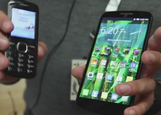 Telefonul Mobil Atat De Mare Incat Vine La Pachet Cu Unul Mai Mic Perechea De Dispozitive Va Fi Lansata