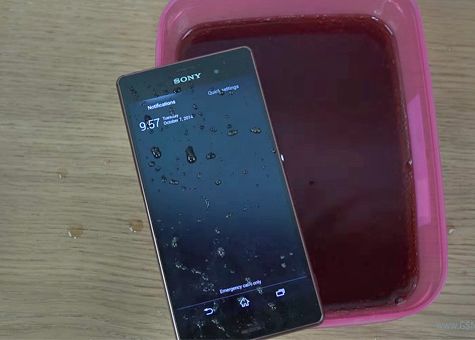 Ce se intampla cand pui un telefon in cola. In rolul principal: Sony Xperia Z3 Ce Se Intampla Cand Pui Un Telefon In Cola In Rolul Principal Sony Xperia Z3