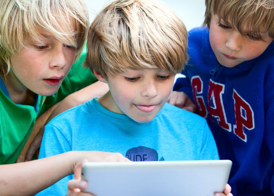 13 Din Europeni Pierd Bani Si Date Pentru Ca Isi Lasa Copiii Sa E Joace Cu Gadgeturile