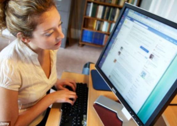 Greseala Pe Care Toti Cred Ca O Fac Atunci Cand Trimit Un Mail Pe Facebook E La Fel