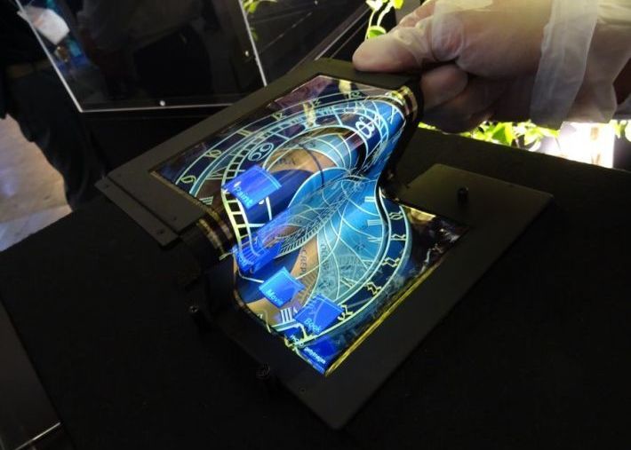 Telefonul Cu Ecran Flexibil Care Se Transforma In Tableta Super Video