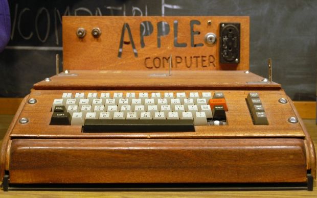 Calculatorul Original Apple I Vandut De Steve Jobs In 1976 Poate Fi Cumparat Cu 1 Milion De Dolari La