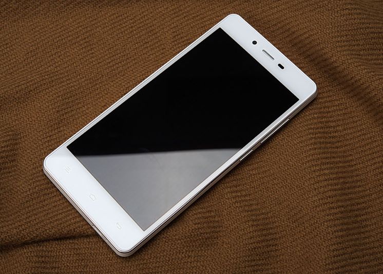 A Fost Lansat Primul Telefon Cu Baterie Uriasa E De 2 Ori Mai Puternica Decat A Unui Galaxy S5 Si De 3