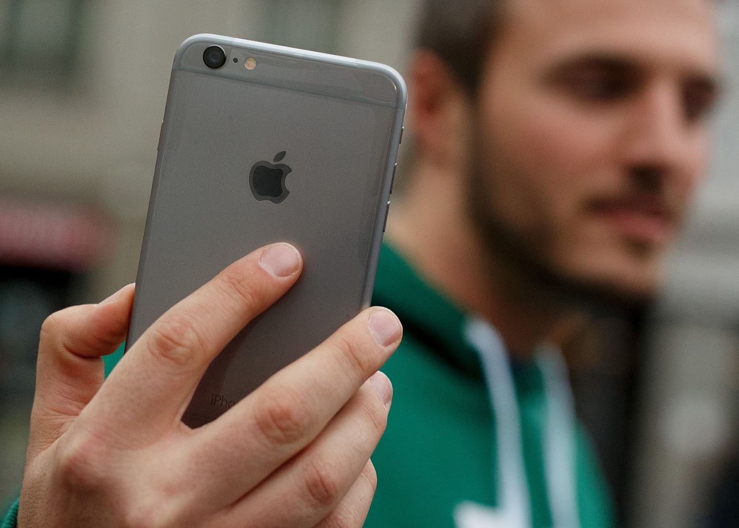 Decizia Apple Care Ii Face Pe Utilizatori Sa Renunte Mai Usor La Iphone