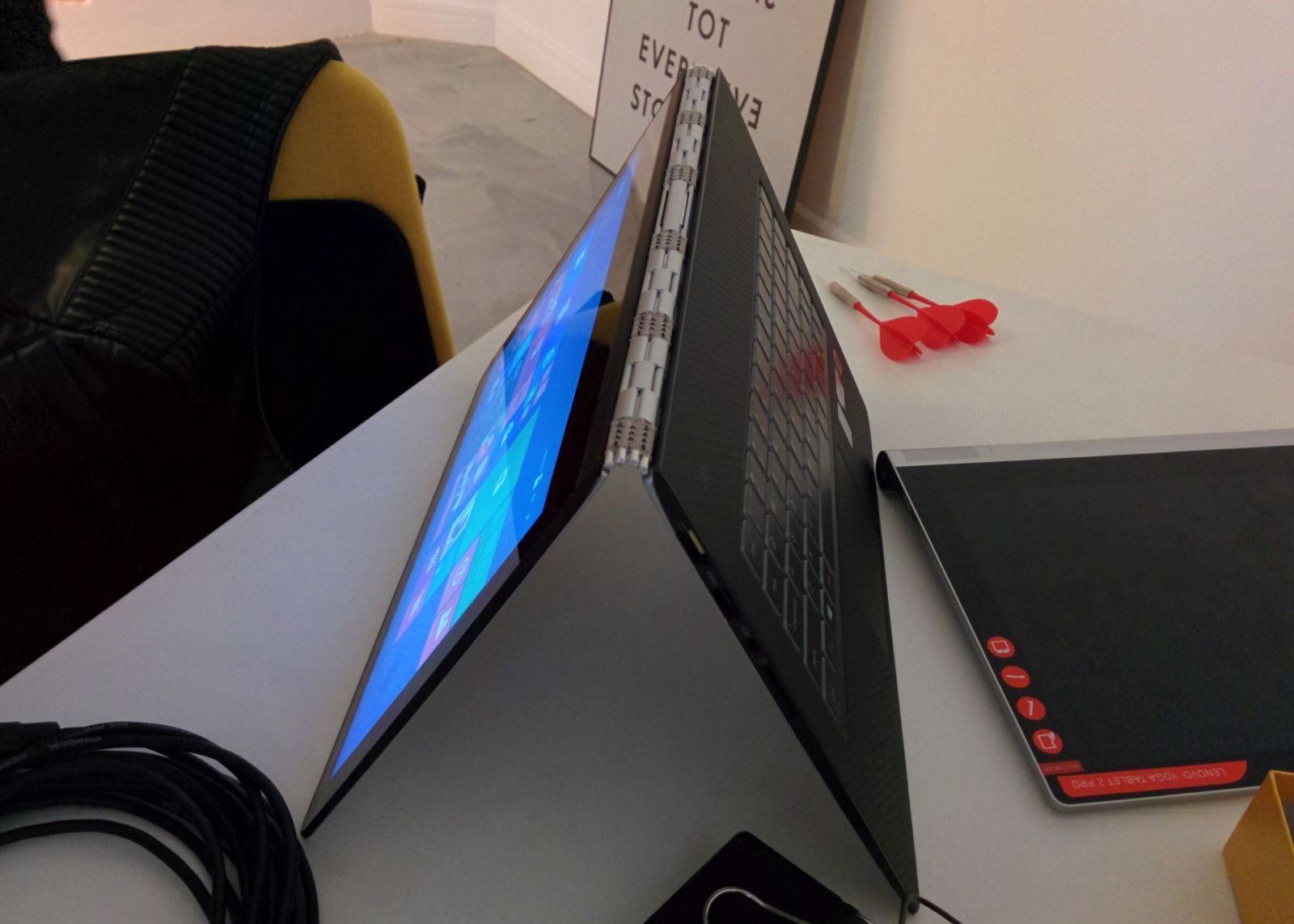 Lenovo YOGA 3 Pro, un laptop ultrasubtire, cu balama cum n-ai mai vazut Lenovo Yoga 3 Pro Un Laptop Ultrasubtire Cu Balama Cum N Ai Mai Vazut