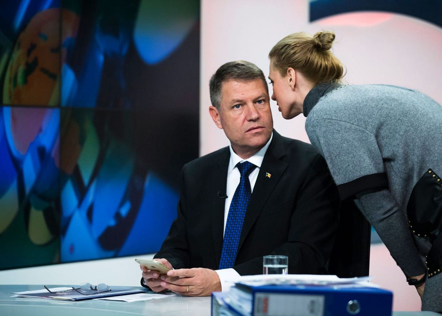 Detaliul ascuns din aceasta imagine. Ce a anuntat Klaus Iohannis, presedintele ales al Romaniei Detaliul Ascuns Din Aceasta Imagine Ce A Anuntat Klaus Iohannis Presedintele Ales Al Romaniei