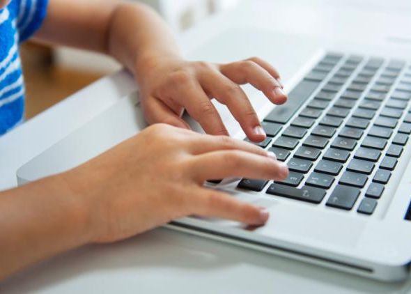 Finlanda Scoate Din Orar Scrisul De Mana Si Introduce Tastarea