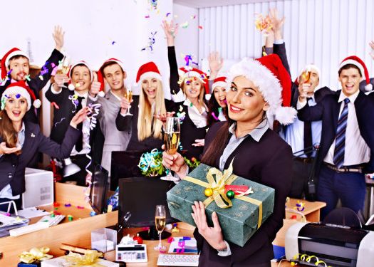 Cele mai frumoase cadouri de Craciun pentru prietenii corporatisti. Ce avantaje aveti daca le luati cu cardul Cele Mai Frumoase Cadouri De Craciun Pentru Prietenii Corporatisti Ce Avantaje Aveti Daca Le Luati Cu