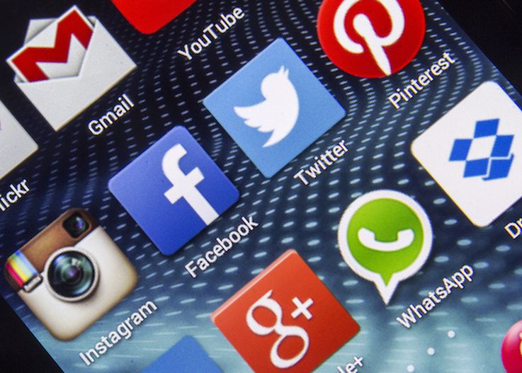 Twitter Verifica Ce Alte Aplicatii Mai Ai Pe Telefon Facebook Poate Face Poze Fara Sa Stii